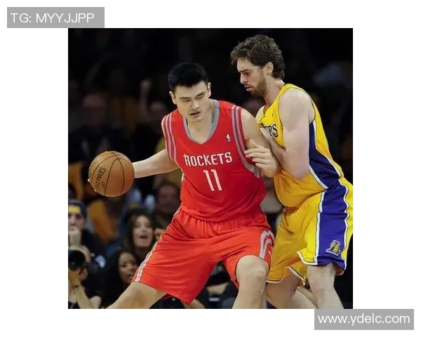 姚明与红色国度的篮球传奇之路：从梦想起航到世界舞台的辉煌