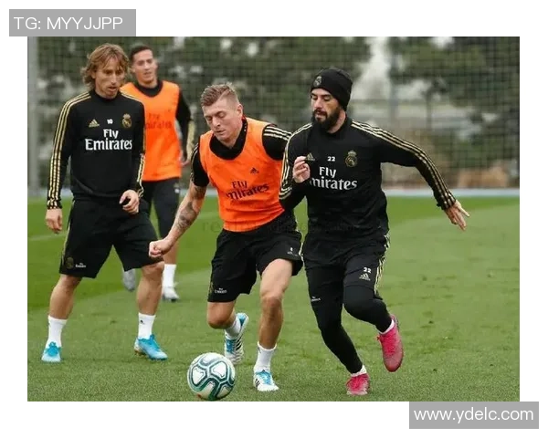 意甲焦点战曼联与皇马激战成平局数据分析引发全场热议 意甲焦点战曼联与皇马激战成平局数据分析引发全场热议