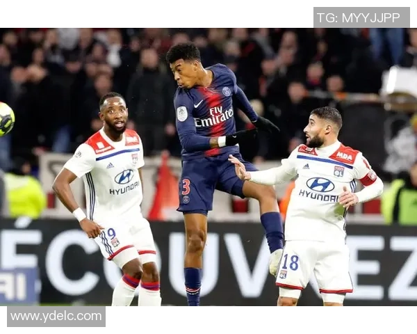 巴黎圣日耳曼大胜本菲卡六比二乌龙球成比赛转折点引发热议